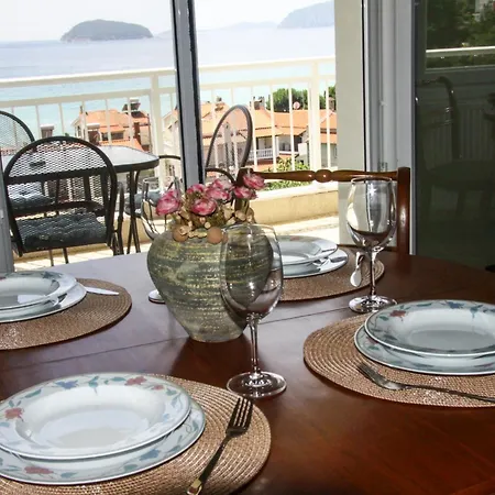 Antony's By The Sea Apartment *