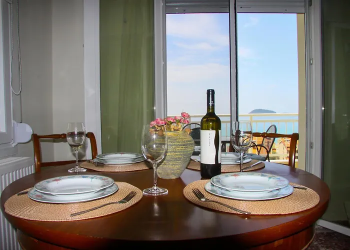 Daire Antony's By The Sea *